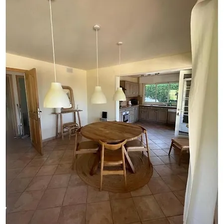 Les Roches Villa